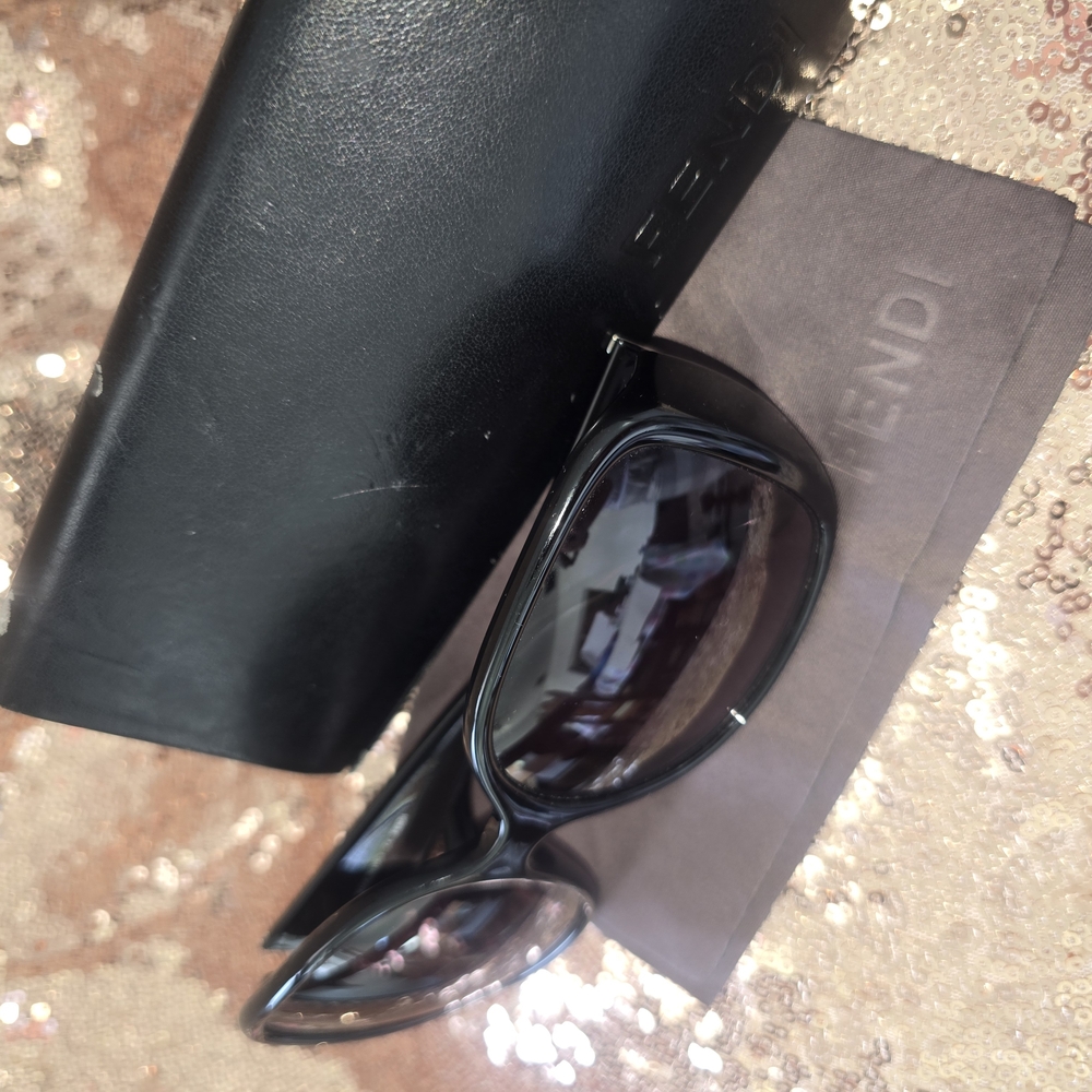 Authenic Fendi Elegant Graident Black Sunglasses